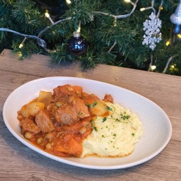 สตูเนื้อคู่มันบด Beef stew with mashed potato