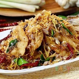 ปลากระพงทอดสมุนไพร