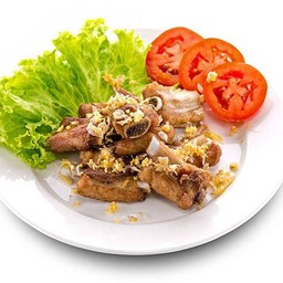 ซี่โครงหมูทอดกระเทียม