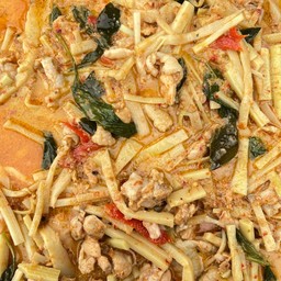 แกงไก่หน่อไม้สด