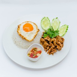 หมูทอดกระเทียมฟรีไข่ดาว