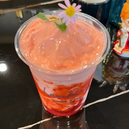 สตรอเบอร์รี่นมสดสมูทตี้