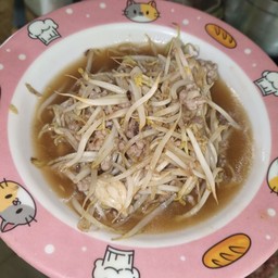 ผัดถั่วงอกหมูสับราดข้าว