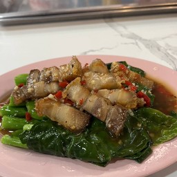 คะน้าฮ่องกงน้ำมันหอยหมูกรอบ