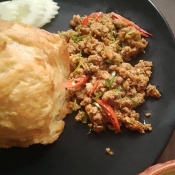 ข้าวคั่วกลิ้งหมู