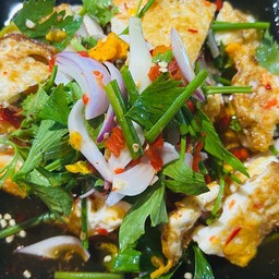 ยำไข่ดาว