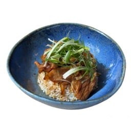 E5 ข้าวหน้าหมูซอสญี่ปุ่น