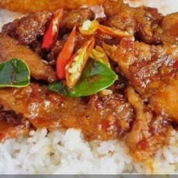 ผัดพริกแกงหมูชิ้น