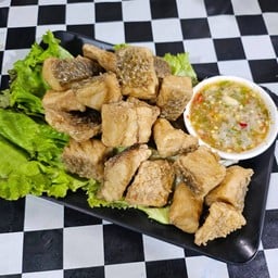 เนื้อปลาราดน้ำปลา