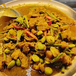 หมูผัดพริกแกงสะตอ