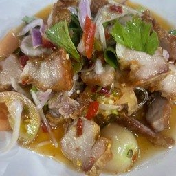 ยำหมูกรอบ