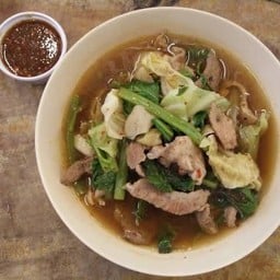 อาหารตามสั่งก๋วยเตี๋ยวหลังมอ. หลังราชภัฏสุรินทร์