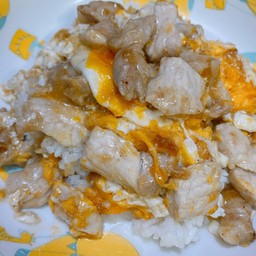 ข้าวหมูน้ำมันหอยไข่ตอก