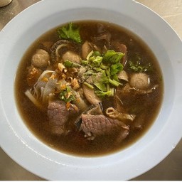 ก๋วยเตี๋ยวเนื้อตุ๋น