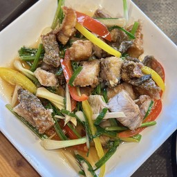 ปลากระพงผัดคื่นฉ่าย