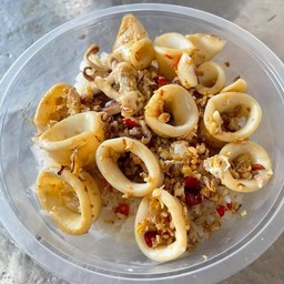 ข้าวปลาหมึกคั่วพริกเกลือ