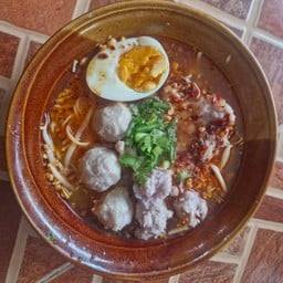 ลุงต๋องก๋วยเตี๋ยวหมูต้มยำ ข้าวหมูแดง หมูกรอบ