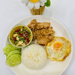 ข้าวหมูทอด