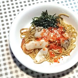 สปาเก็ตตี้ผัดเนยซีฟู้ดสาหร่ายไข่กุ้ง