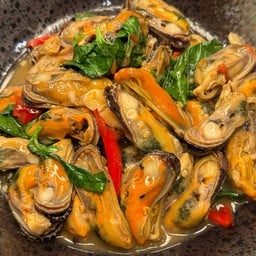 หอยแมลงภู่ผัดโหระภา