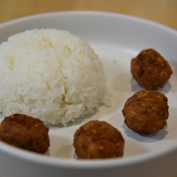 ข้าวลาบอกไก่ลาบปั้นก้อนทอด 4 ก้อน อร่อยแซ่บ