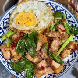 คะน้าหมูกรอบจุใจ(กับข้าว)