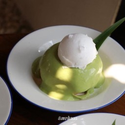 ปังปิ้งกลมสังขยาใบเตยไอศครีมกะทิ