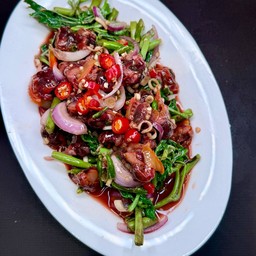 ยำหอยแครงกระเฉด