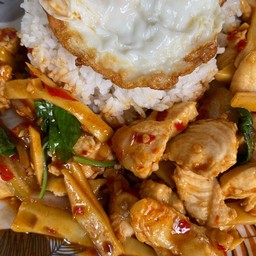 ผัดไก่พริกสดหน่อไม้