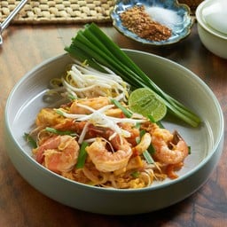 ก๋วยเตี๋ยวผัดไทยกุ้งสด