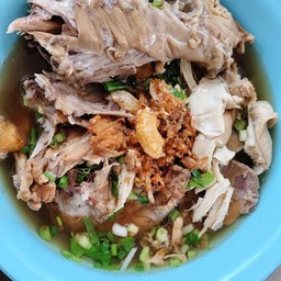 ก๋วยเตี๋ยวเฮียมืด เฮียมืด