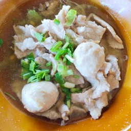 หมี่ขาวหมูหมักลูกชิ้นพิเศษ