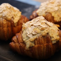 Almond croissant