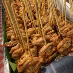 หมูปิ้งนมสด หร๊อย หร่อย ประตู5