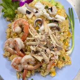 ข้าวผัดรวมจานยักษ์