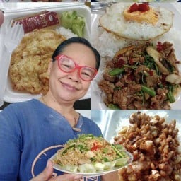 **เจ้กาญ ท่าอิฐ** อาหารตามสั่ง / หมูกรอบทองคำ