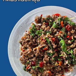 ข้าวหน้ากะเพราเนื้อโคขุน