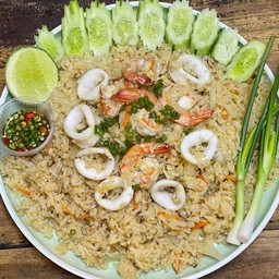 ข้าวผัดทะเล จานใหญ่