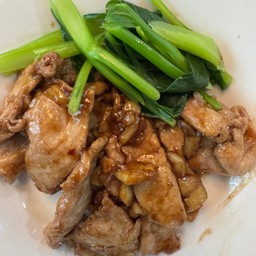 หมูกนะเทียมราดข้าวขาวหอมมะลิสุรินทค์