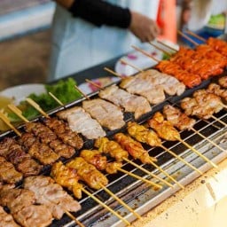 หมูปิ้ง ไก่ปิ้ง ชานเมือง ดินแดง