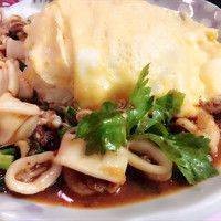 ข้าวไข่ข้นปลาหมึกผัดพริกขี้หนู