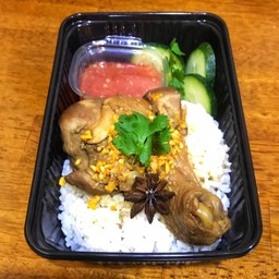 ข้าวหน้าน่องไก่พะโล้