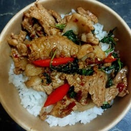 ข้าว กะเพราหมูชิ้น