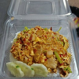 ผัดผงกะหรี่หมูสับ