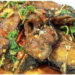 ปลาดุกกรอบผัดกระเพรา