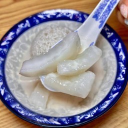 ไอศครีมมะพร้าวกะทิ+ลูกลาน(ไอศกรีมกะทิ 1ลูก มะพร้าวกะทิ+ลูกลาน)