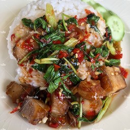 กะเพราหมูกรอบ