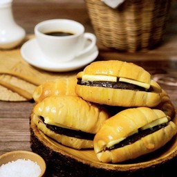 ขนมปังเกลือใส้ถั่วแดง