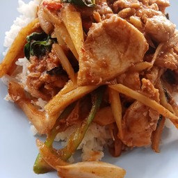 ผัดพริกแกงหน่อไม้ไก่