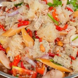 ยำเห็ดขาว + ไส้กรอก + หมูยอ